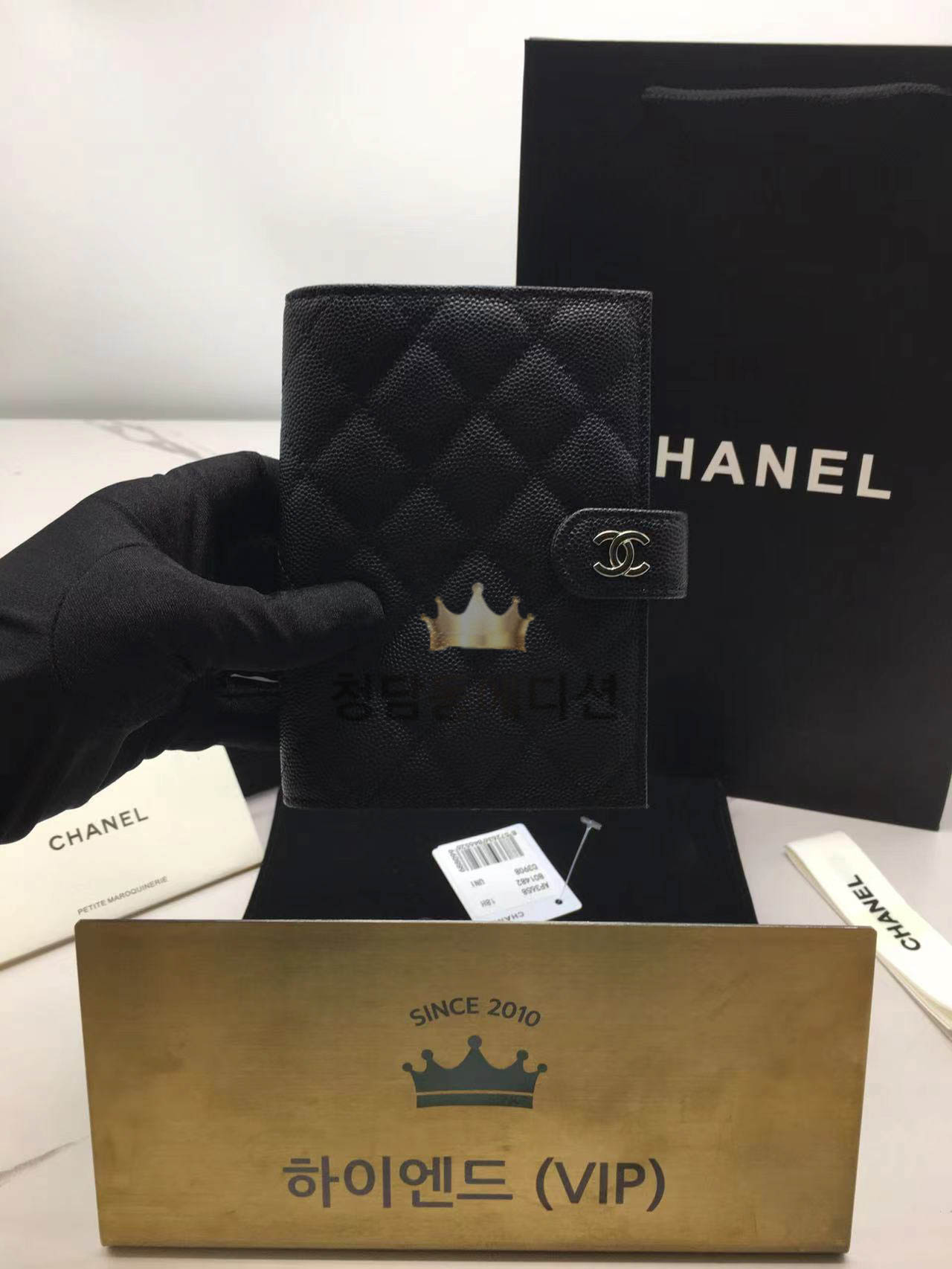 샤넬 클래식 캐비어 패스포트 홀더 은장