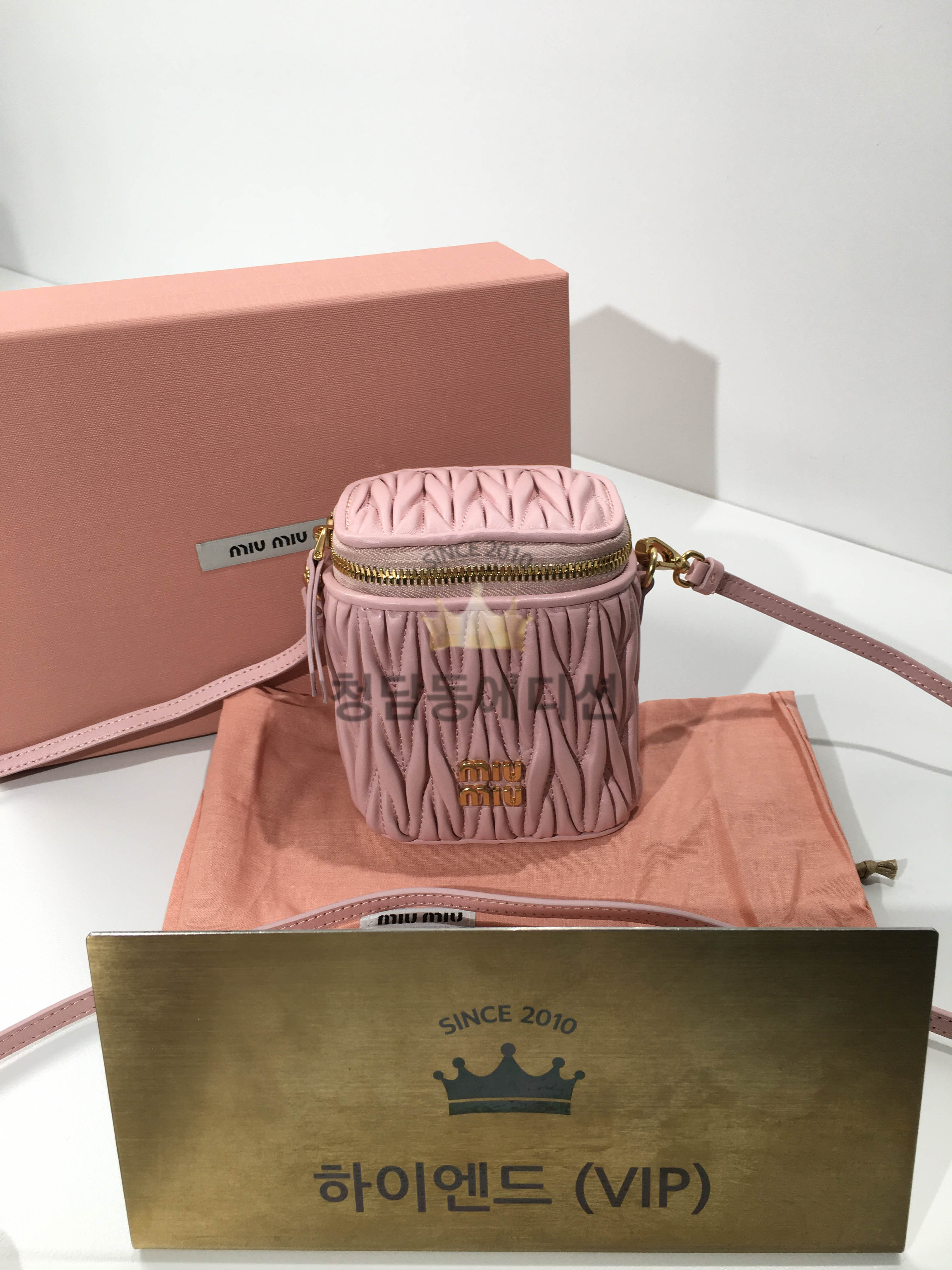 미우미우 마테라쎼 나파가죽 미니 파우치 숄더백 5NR018 (컬러 핑크)