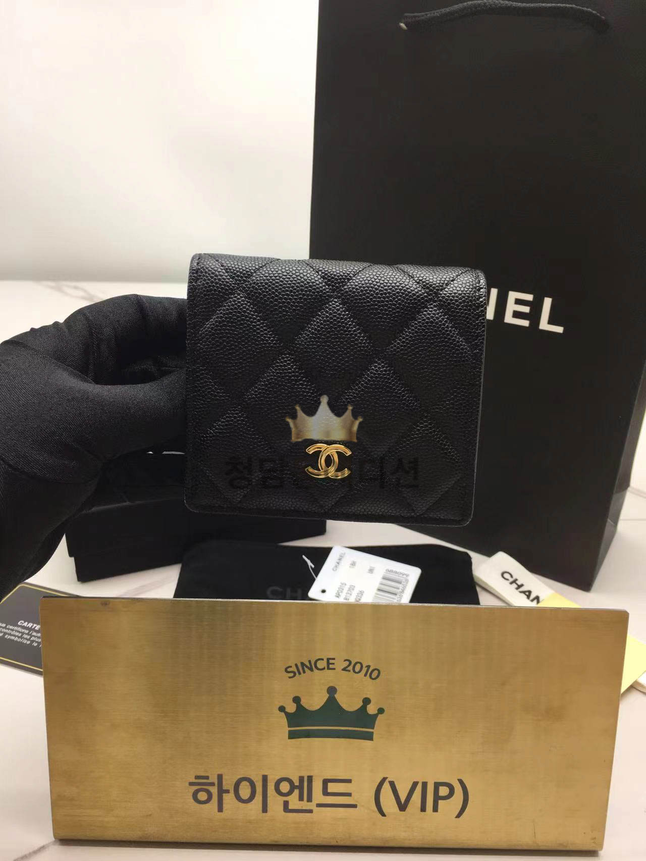 샤넬 폴딩 반지갑 (버클 금장)