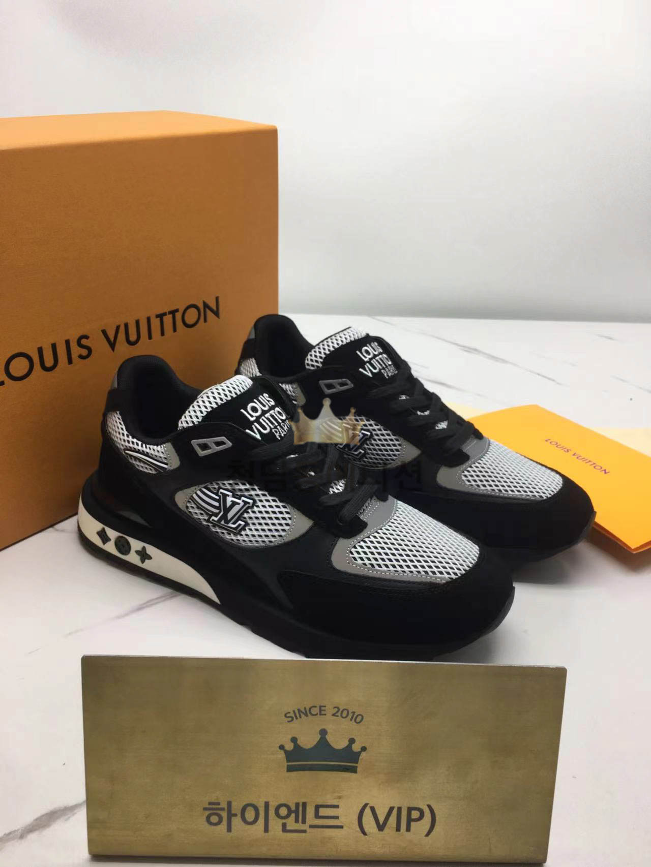 루이비통 lv 런어웨이 스니커즈 (남성용)
