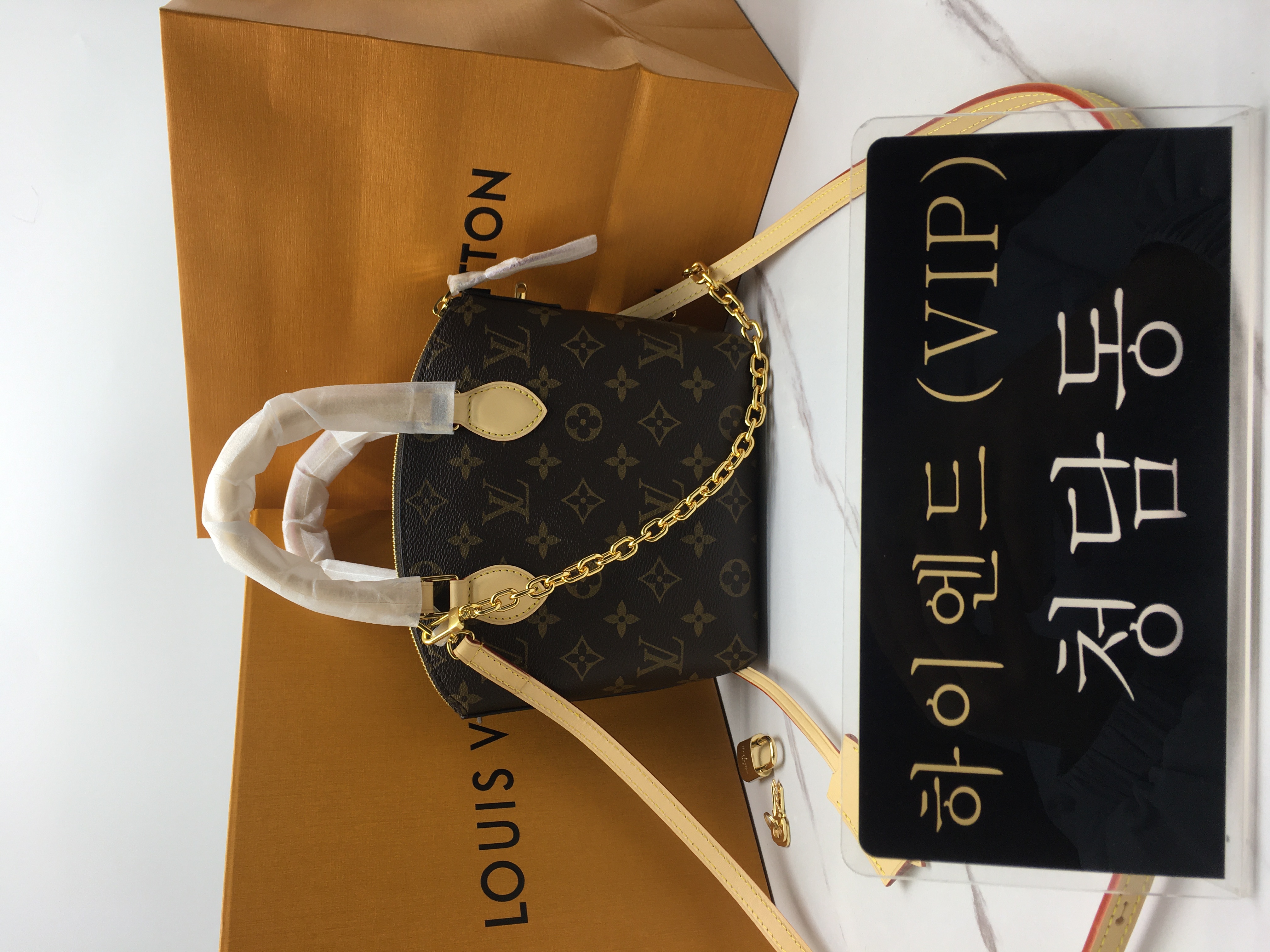 루이비통 락킷 bb m12019
