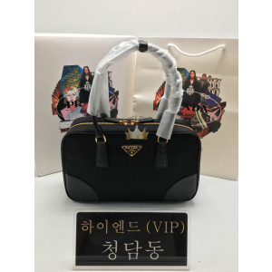 프라다 리에디션 1978 미디움 리나일론 및 사피아노 가죽 투핸들 백 1bb115