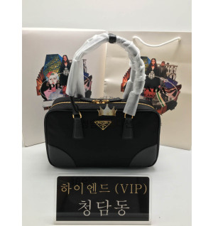 프라다 리에디션 1978 미디움 리나일론 및 사피아노 가죽 투핸들 백 1bb115