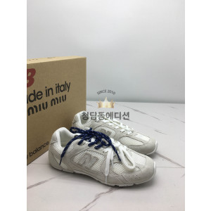미우미우 x 뉴발란스 530 스니커즈