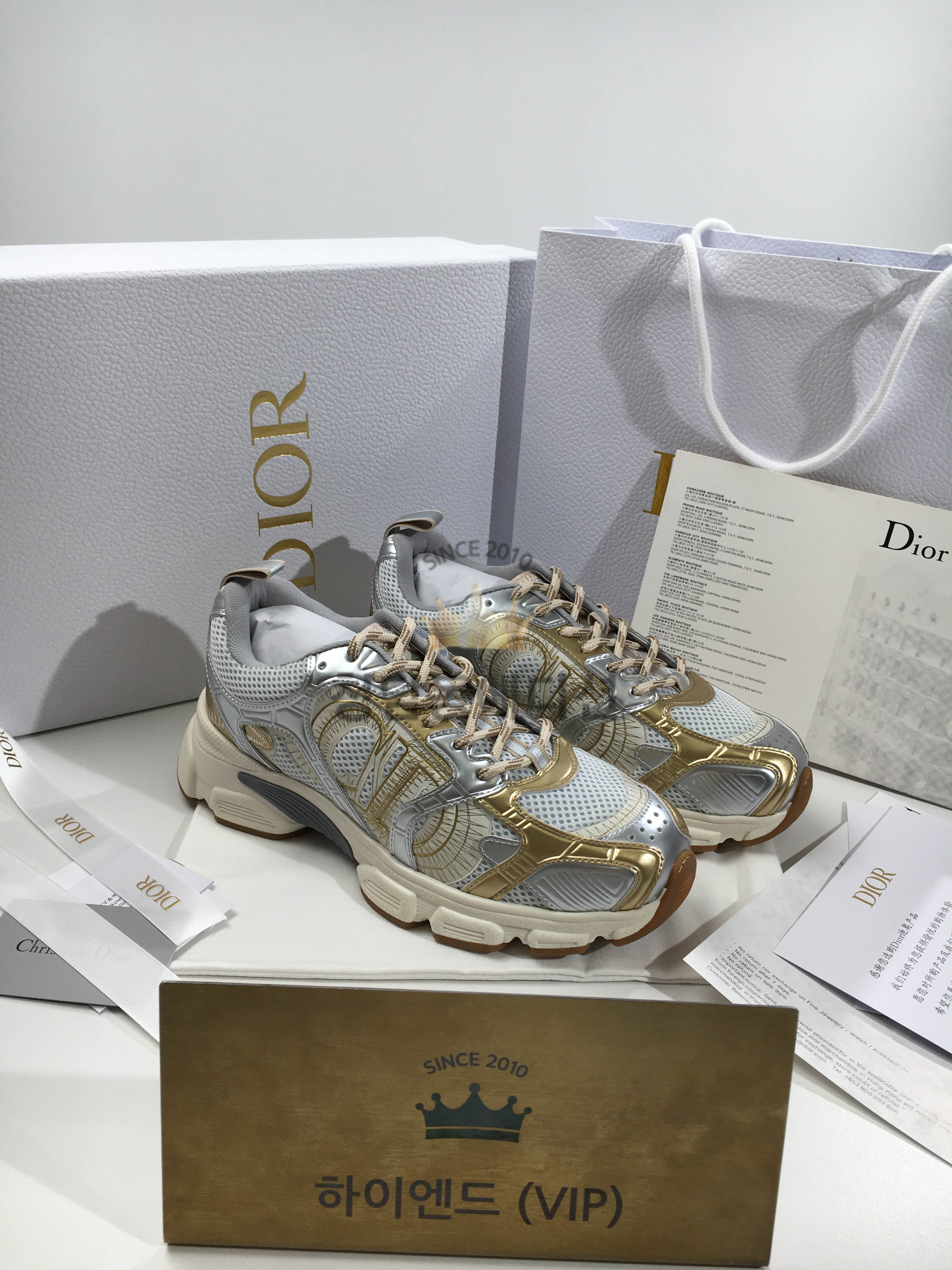 디올 크로노 스니커즈