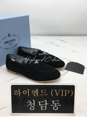 프라다 로퍼