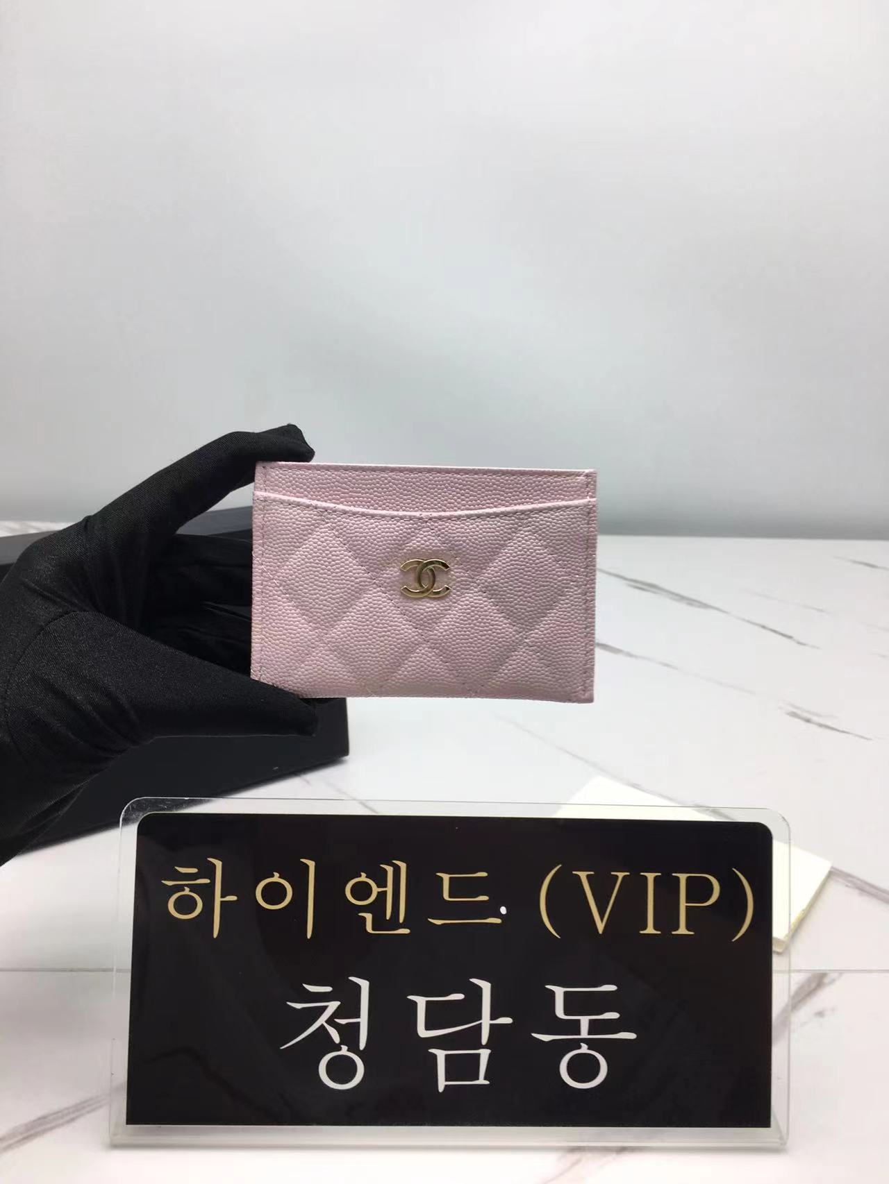 샤넬 클래식 캐비어 카드홀더 금장 (컬러 연핑크)