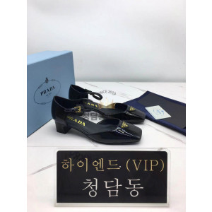 프라다 페이던트 가죽 슬링백