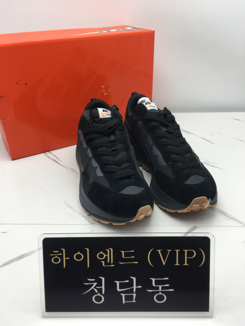 (1723512903) 나이키 사카이2 베이퍼 와플 블랙 42사이즈 265~270 (본드자국 하자)