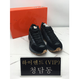 (1723512903) 나이키 사카이2 베이퍼 와플 블랙 42사이즈 265~270 (본드자국 하자)