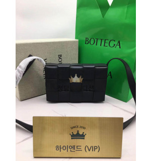 보테가베네타 카세트백 은장
