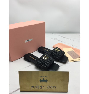 (1717492190) 미우미우 23ss 마테라쎄 나파 가죽 슬라이드 사이즈:235/37