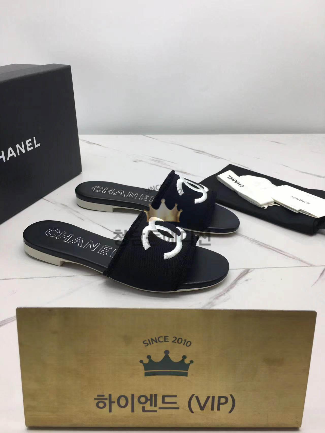 샤넬 자수 로고 뮬