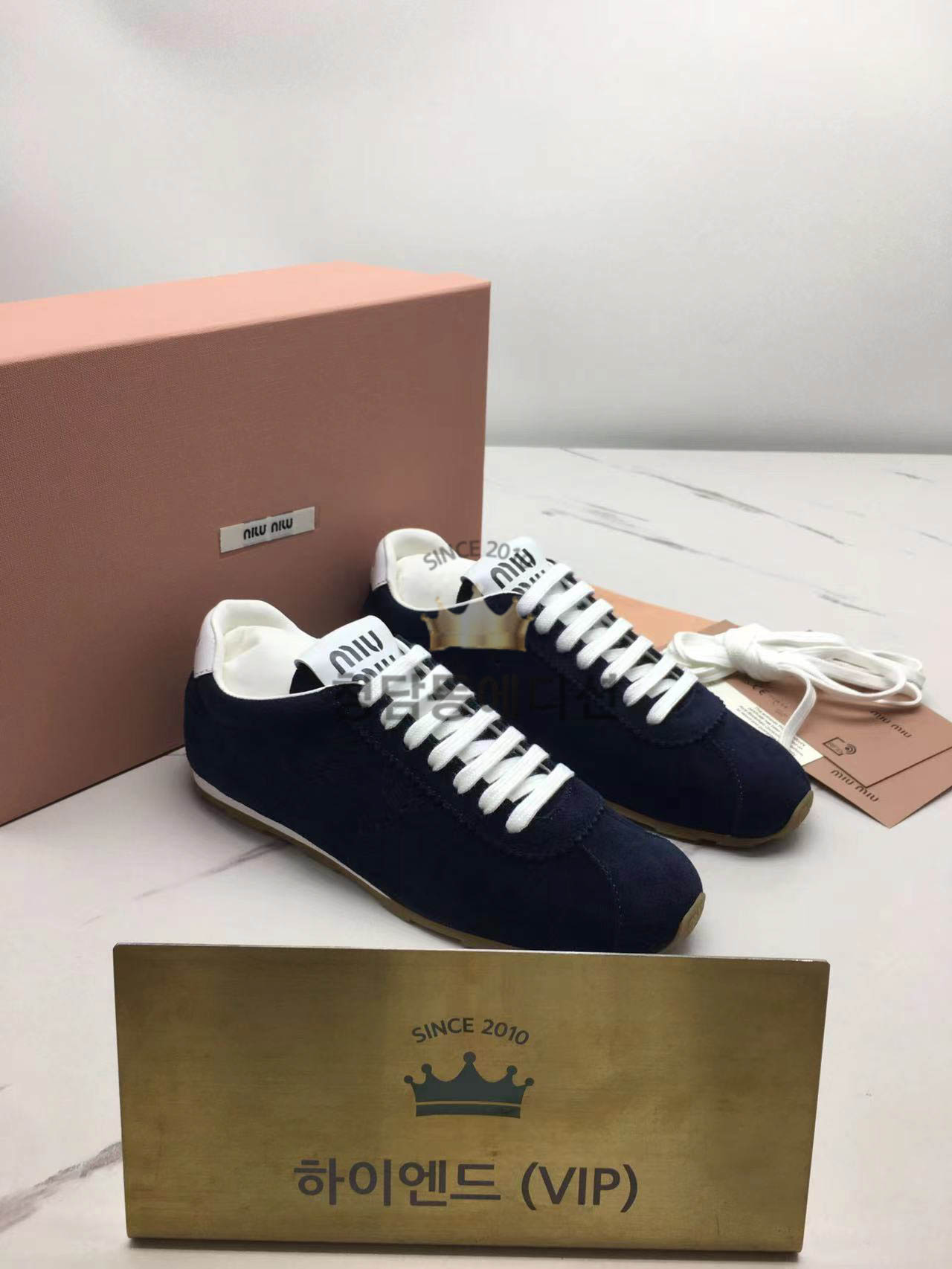 미우미우 플룸 스웨이드 스니커즈 (컬러 네이비)