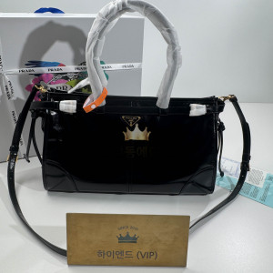 프라다 라지 가죽 핸드백 1BA433
