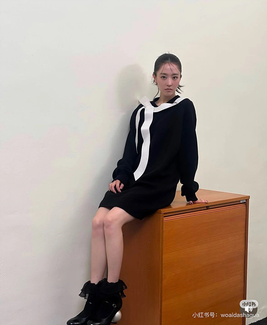 샤넬 리본 장식 니트 원피스