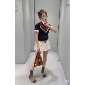 미우미우 배색 브이넥 니트 베스트