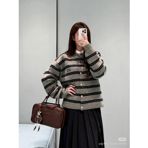 미우미우 스트라이프 버튼 가디건 (컬러 그레이, 레드)