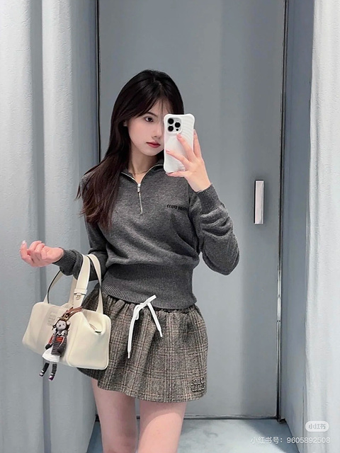 미우미우 하프 집업 니트