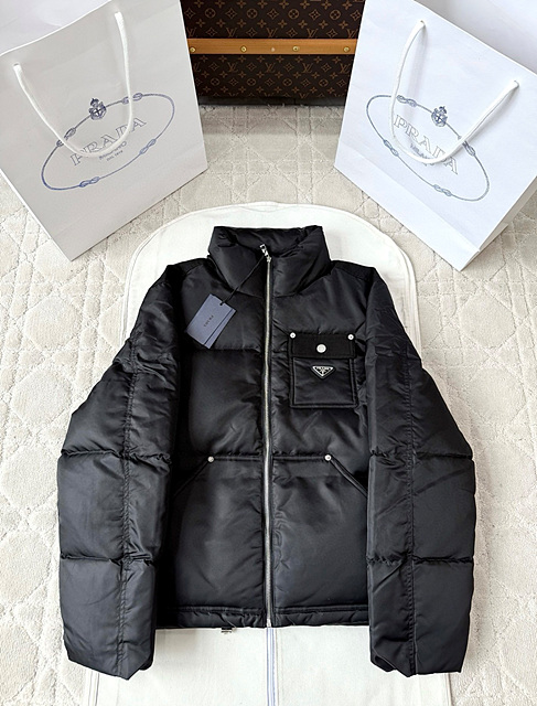 프라다 리나일론 다운 자켓 (남녀공용)