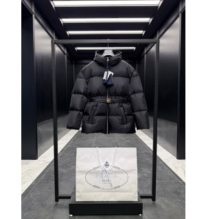 프라다 벨티드 다운 자켓