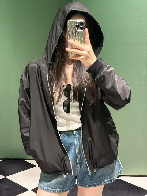 프라다 리나일론 후드 자켓 (컬러 블랙, 화이트)