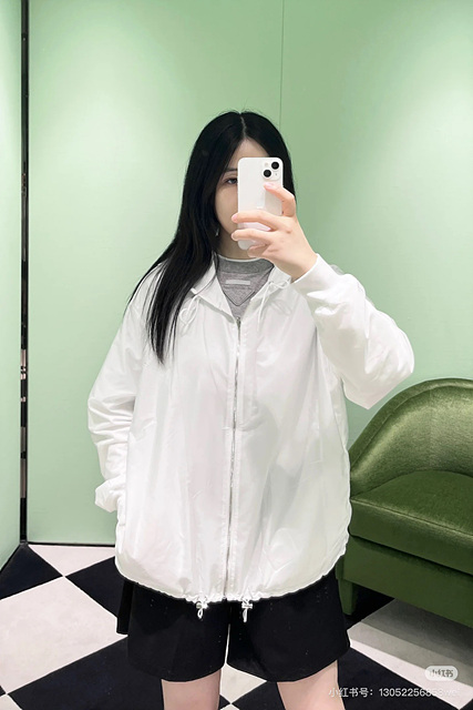 프라다 리나일론 후드 자켓 (컬러 블랙, 화이트)