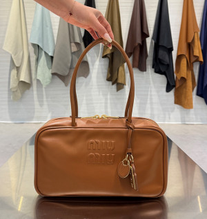 미우미우 보 가죽 탑 핸들 백 미디움 5BB172