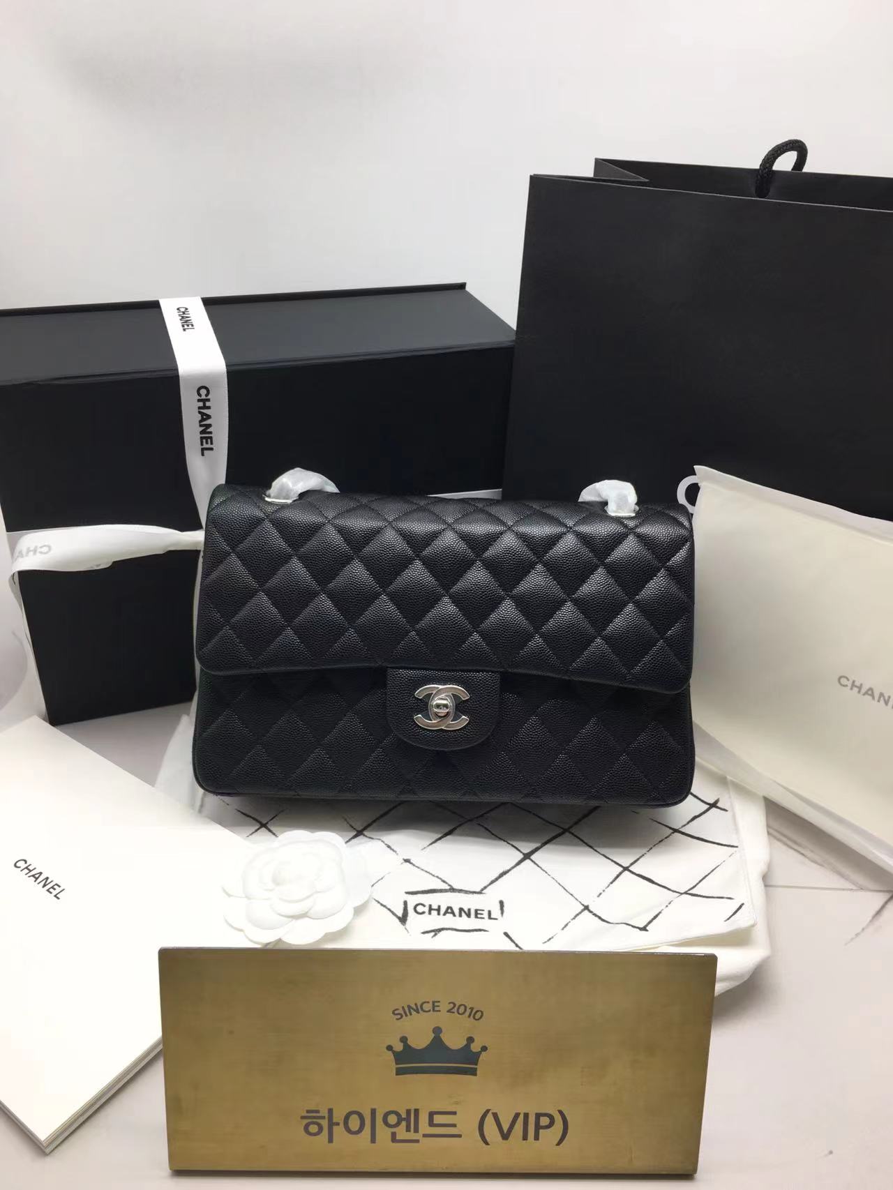 Ok(1658644544) 샤넬 작은캐비어 클래식 백 미디움 (버클 은장) (내부컬러 블랙)