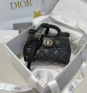 디올 Jolie 탑 핸들 미니 백 (컬러 블랙)