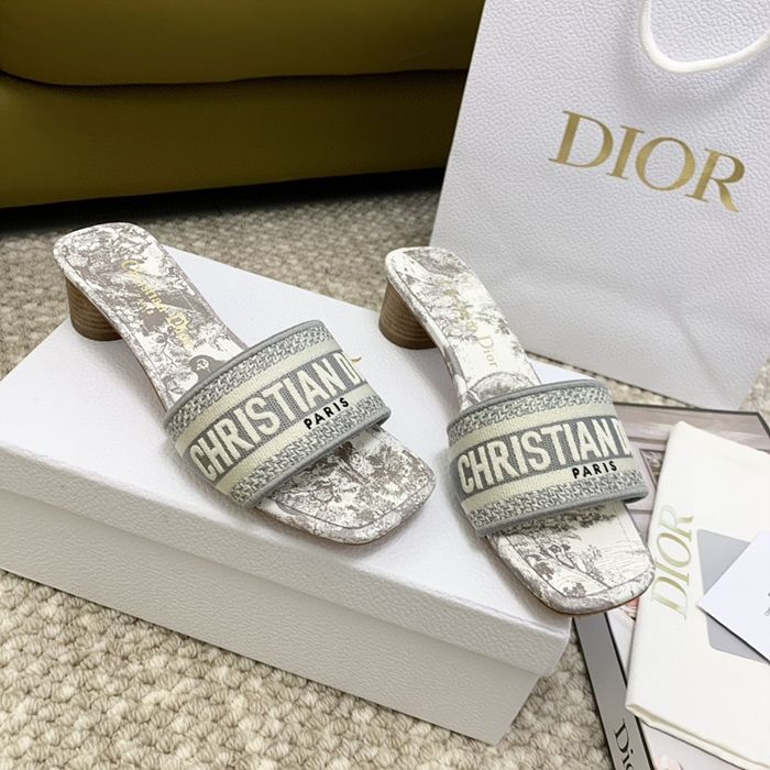 디올 디웨이 뮬 힐 뜨왈드주이