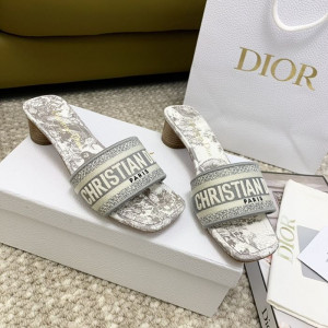 디올 디웨이 뮬 힐 뜨왈드주이