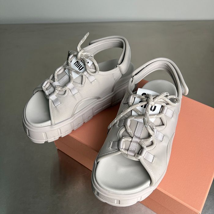 미우미우 청키 네오프렌 샌들