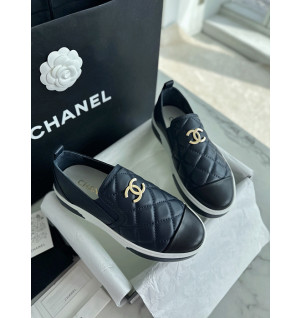 샤넬 퀼팅 슬립 온