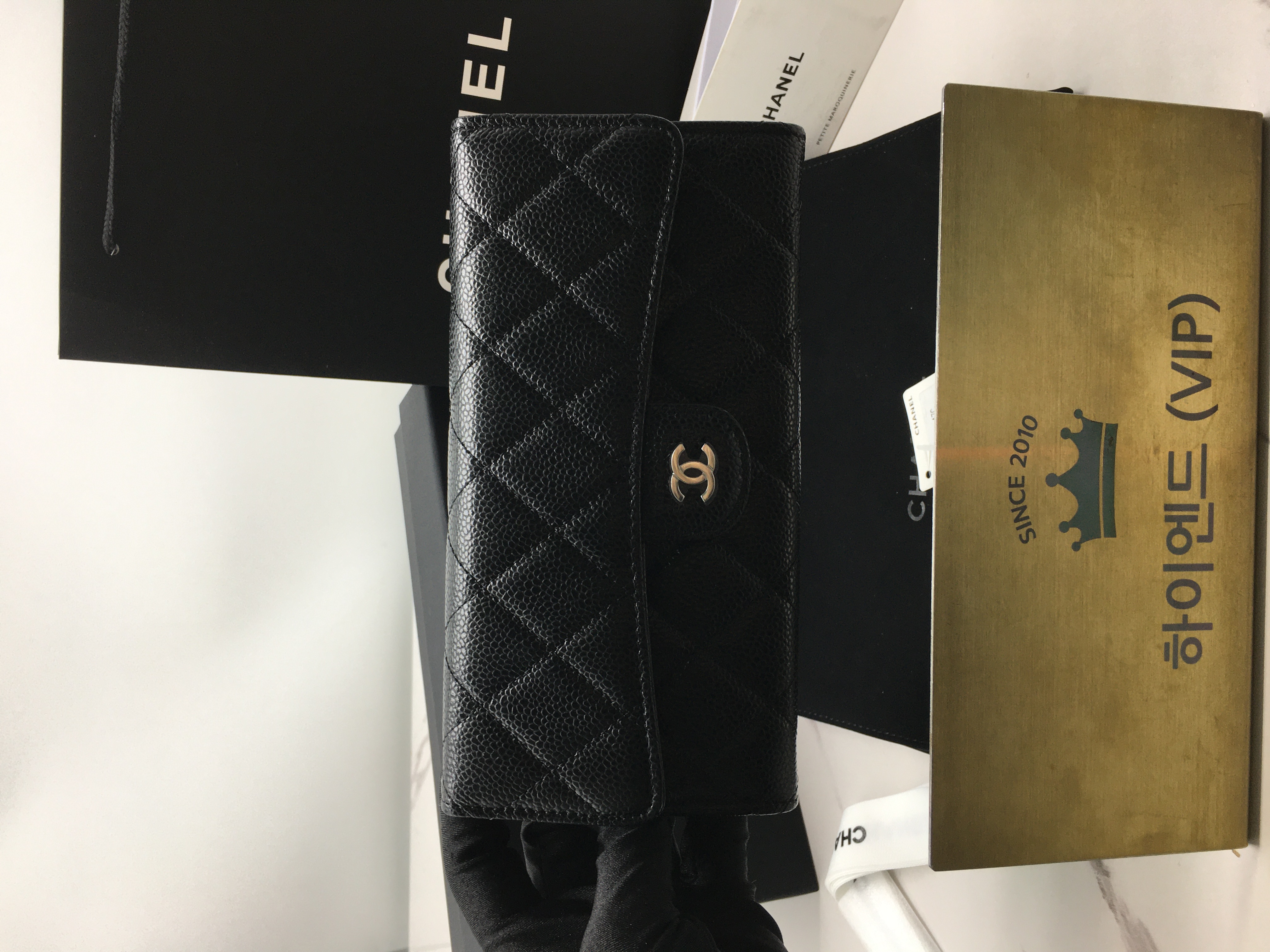 Ok(1662429722）샤넬 클래식 캐비어스킨 플랩 장지갑 (은장)