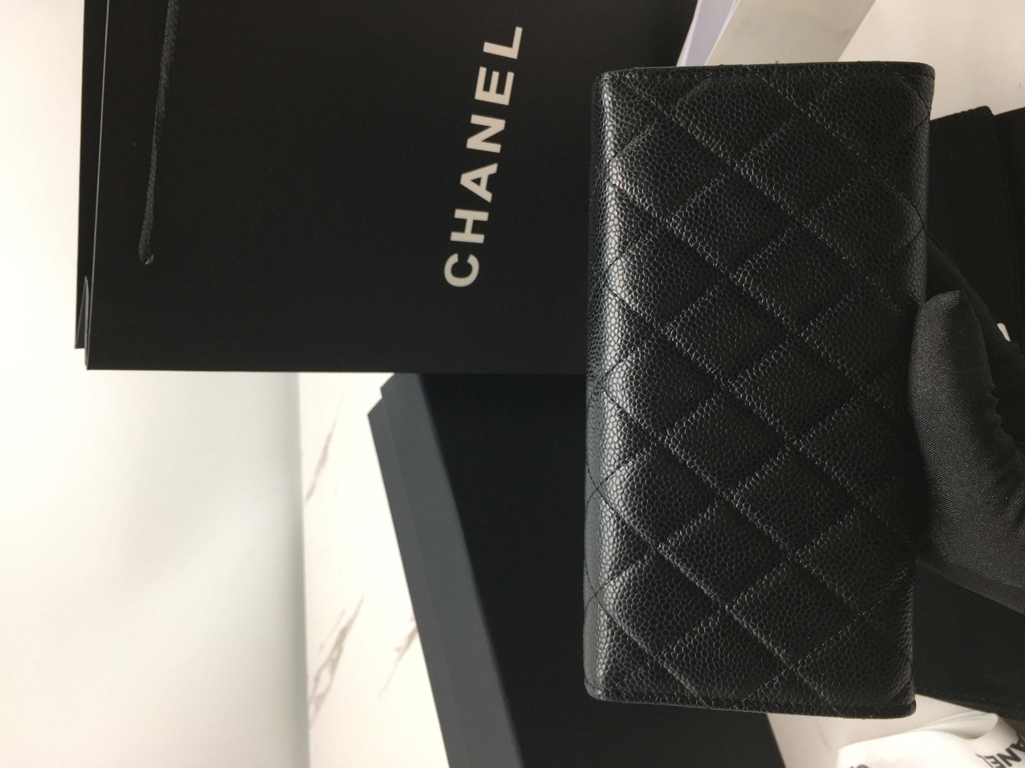 Ok(1662429722）샤넬 클래식 캐비어스킨 플랩 장지갑 (은장)