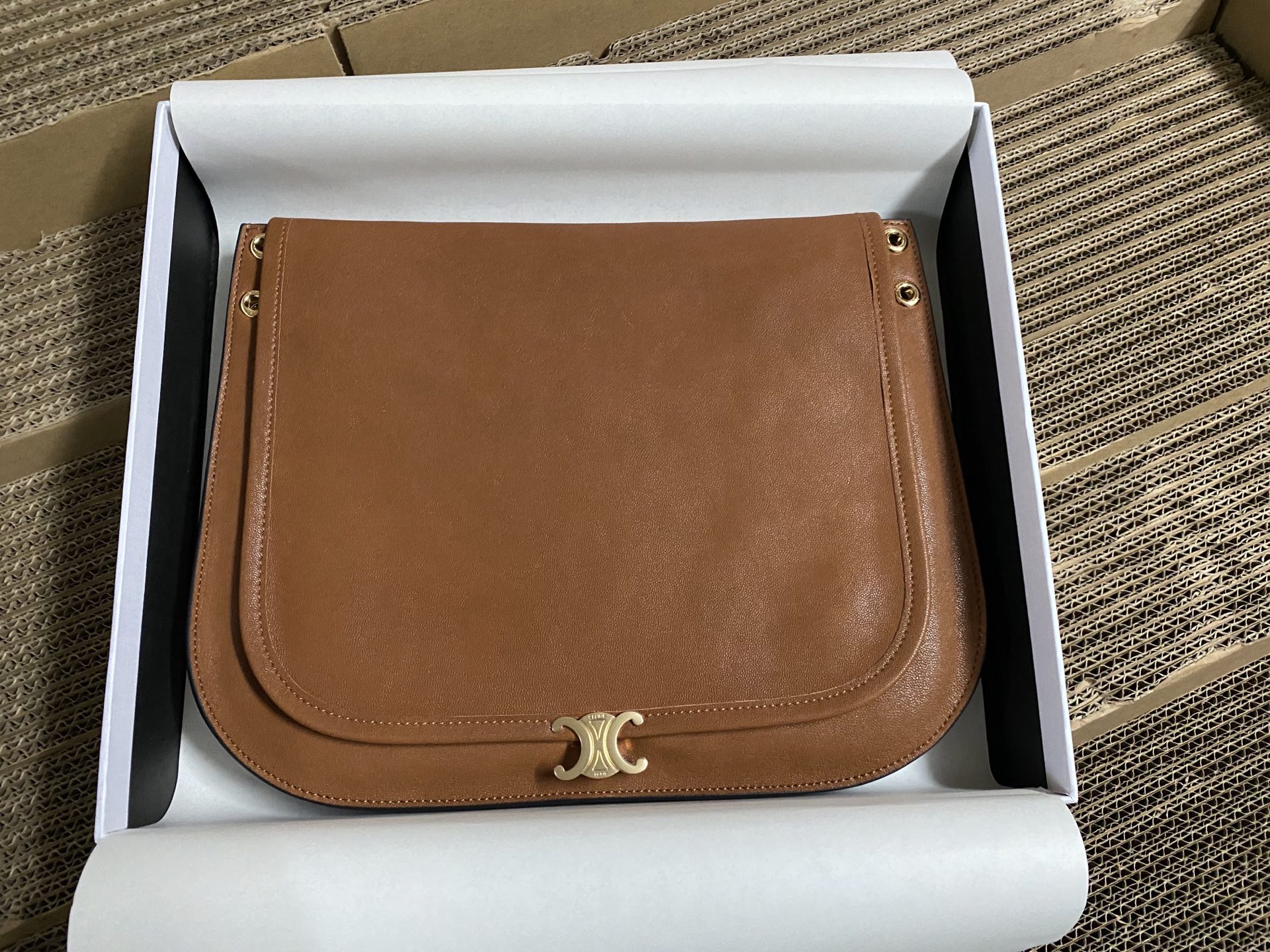 셀린느 소프트 트리옹프 베사체