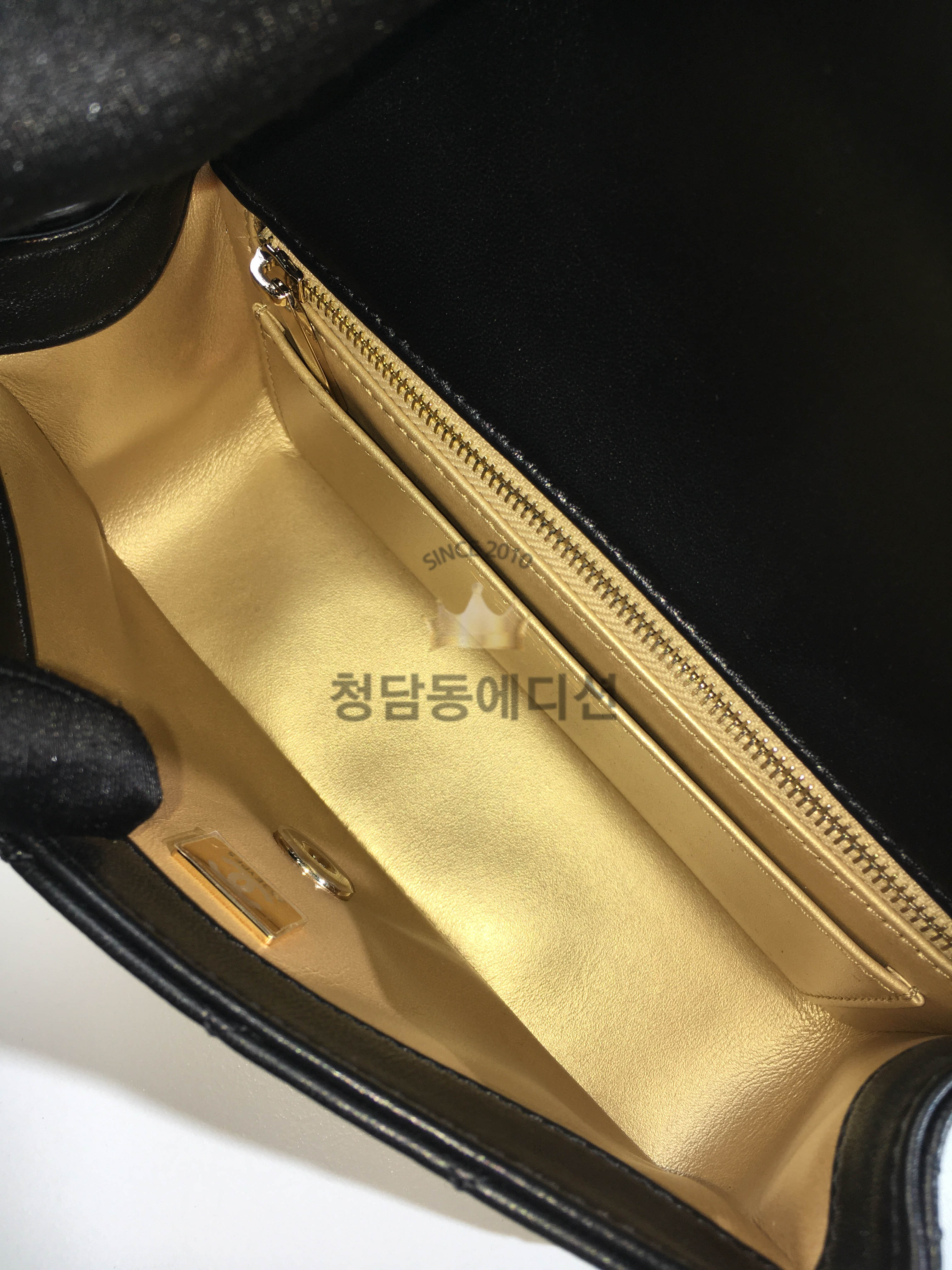 샤넬 25K 라이트 골드볼 뉴미니 플랩백