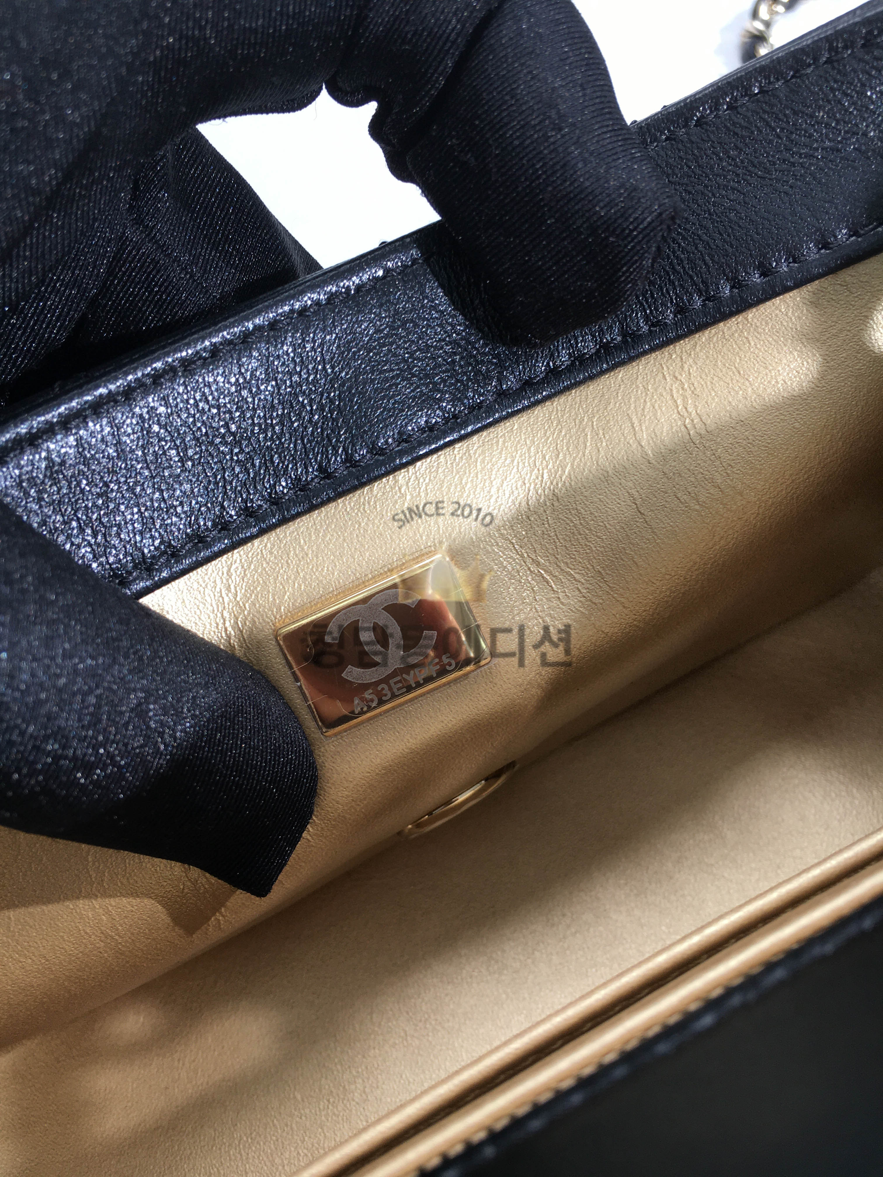 샤넬 25K 라이트 골드볼 뉴미니 플랩백