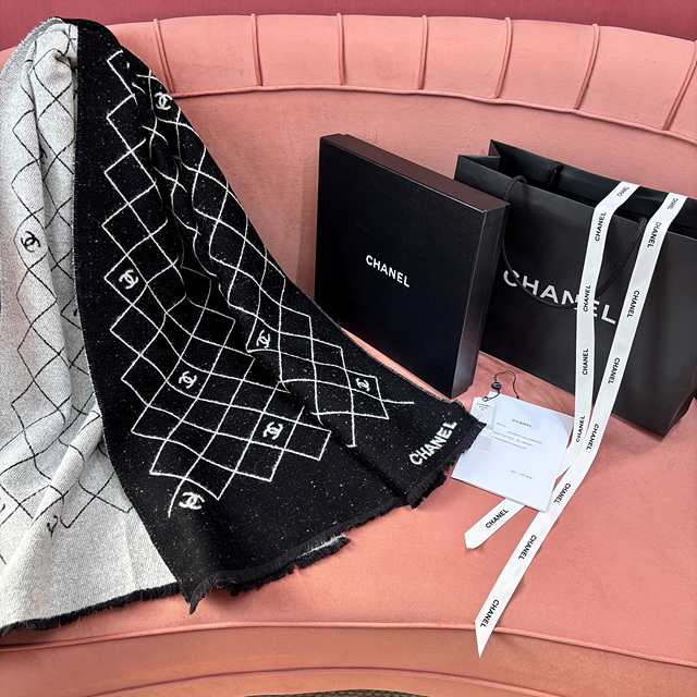 샤넬 CC 로고 다이아 패턴 머플러