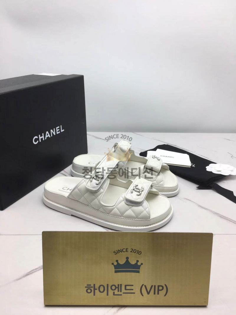 ok (1734010047) 샤넬 24P 19로고 벨크로 뮬 240사이즈