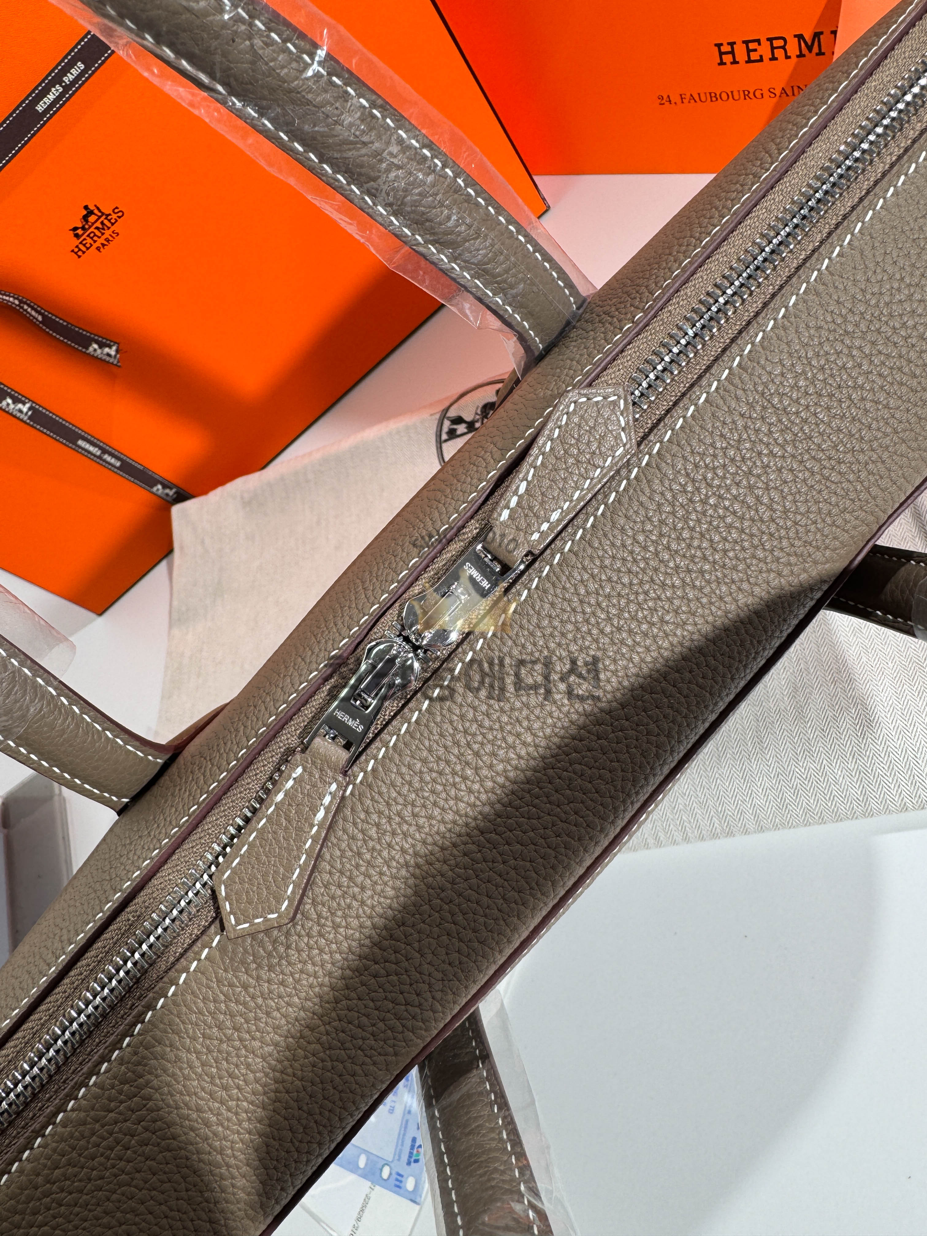 에르메스 남자 가방 빅토리아 라이트 브리프케이스 반수공 (컬러 에토프)