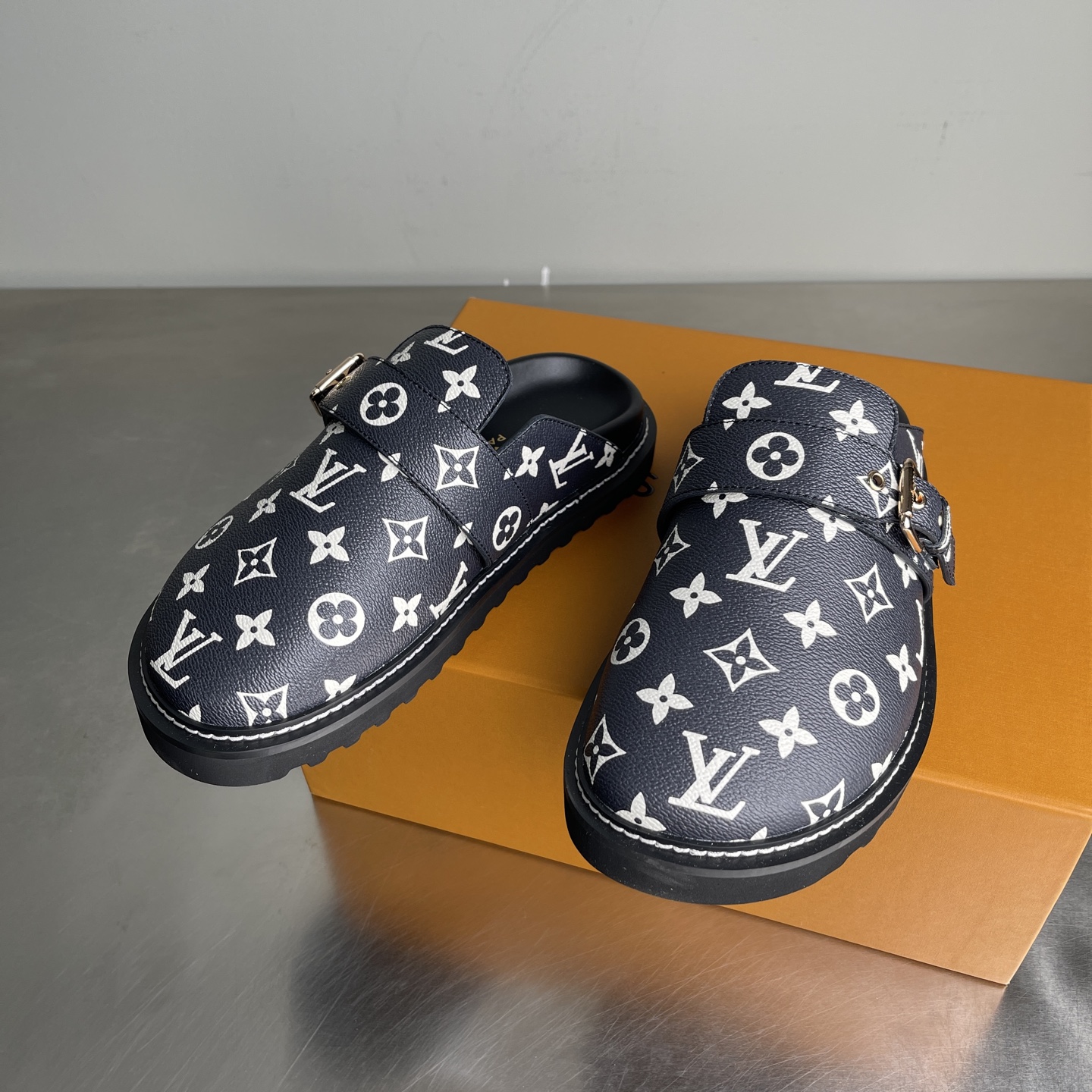 루이비통 코지 플랫 컴포트 클로그 (남녀공용)