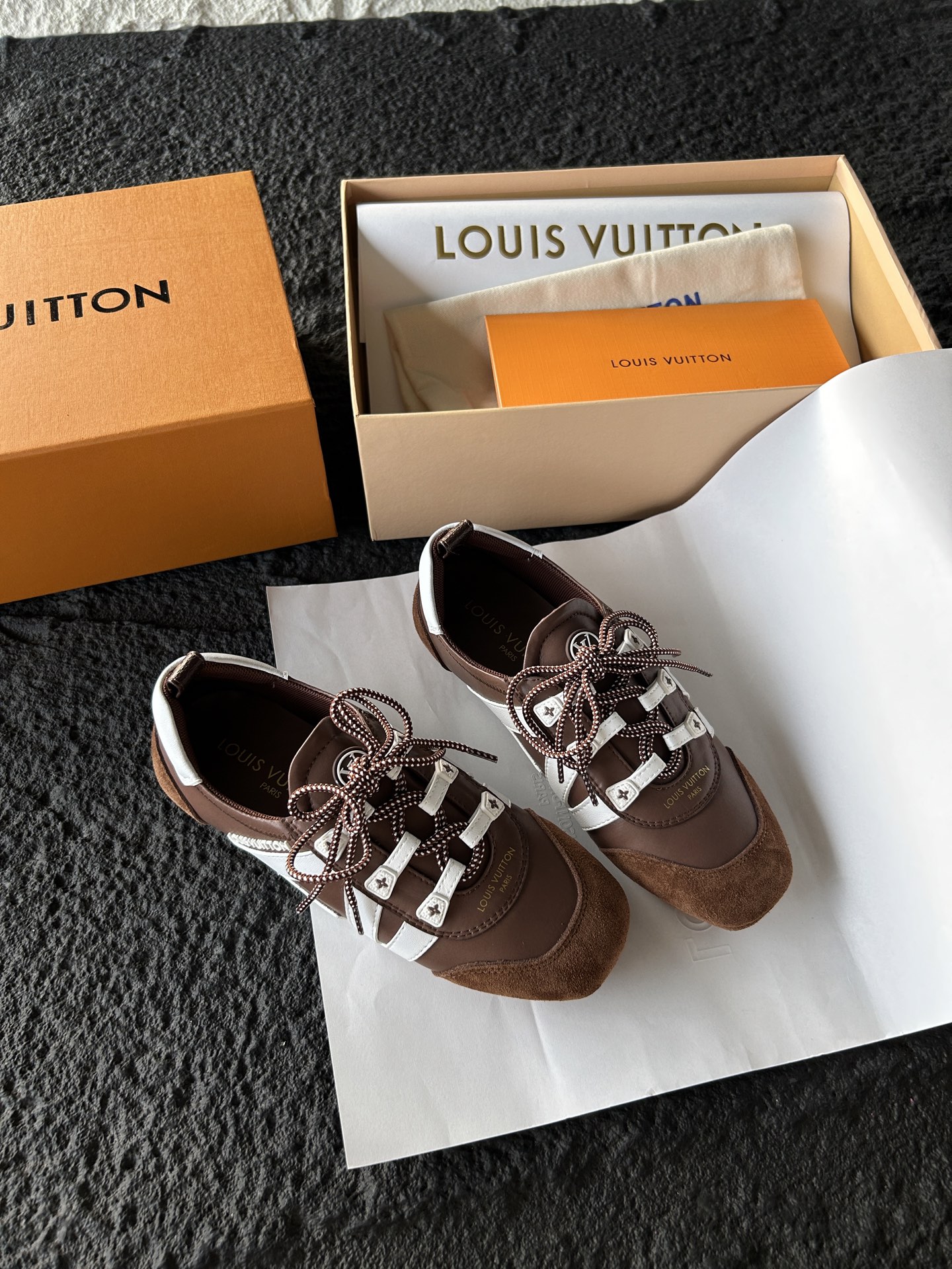 루이비통 스니커리나 (남녀공용)