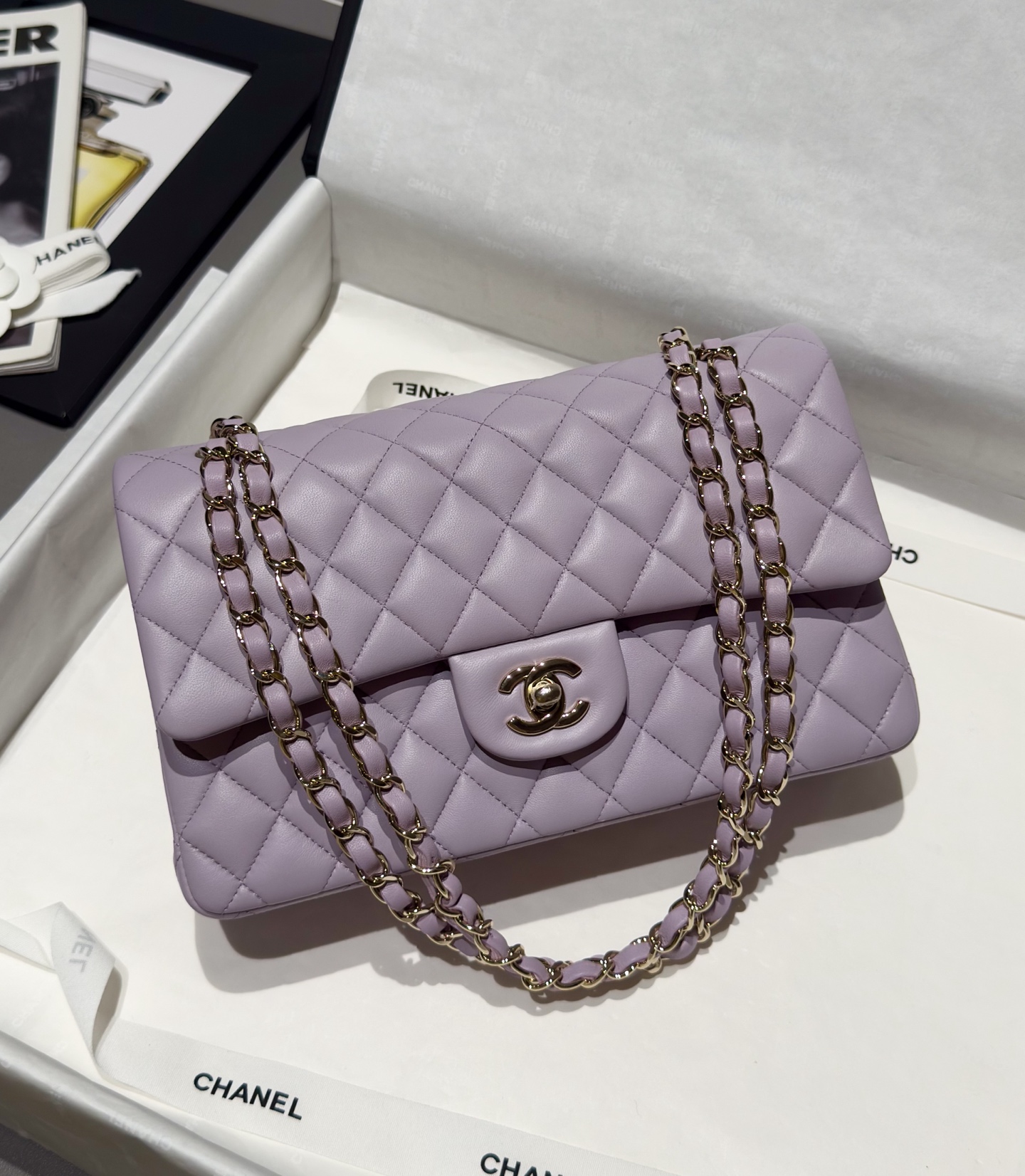 샤넬 클래식 램스킨 미디움 25.5cm