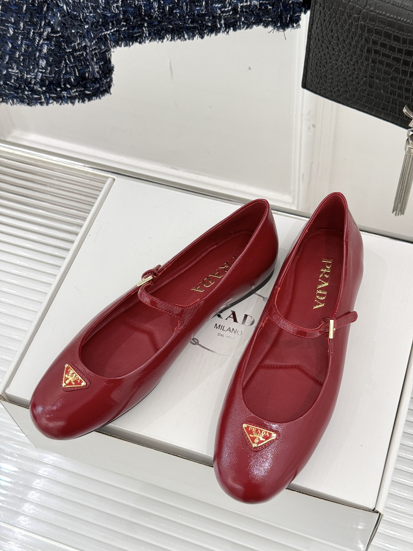 프라다 삼각로고 메리제인 페이턴트 레더 발레리나 플랫 슈즈 1F793N