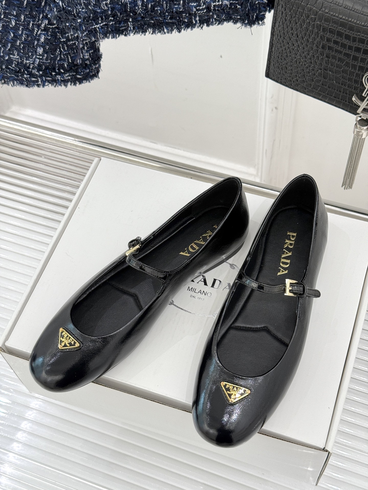 프라다 삼각로고 메리제인 페이턴트 레더 발레리나 플랫 슈즈 1F793N