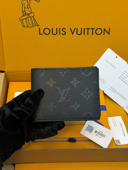 루이비통 멀티플 월릿 M26744