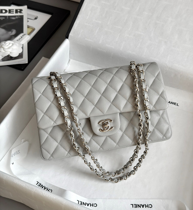 샤넬 클래식백 작은 캐비어스킨 미디움 금장 25.5cm