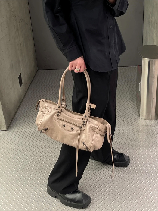 발렌시아가 르 시티 백 이스트 웨스트